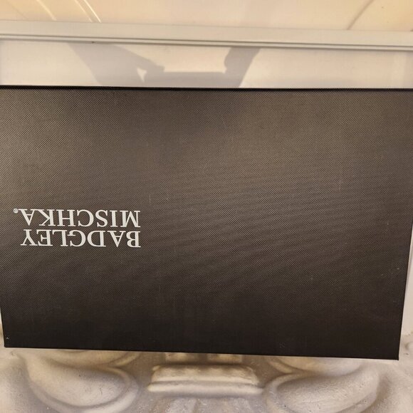 Badgley Mischka Silver Leather " Loyalty Knot" Sandals. NIB. Size Various - Picture 11 of 15